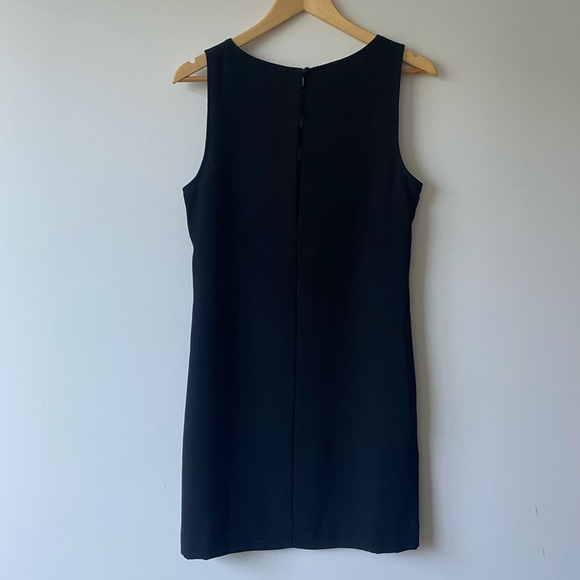 H&M V-Neck Lace Overlay Sleeveless Shift Dress Black - Picture 2 of 8